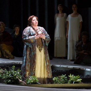 Angela Meade as Norma (photo: Scott Suchman for Washington National Opera)